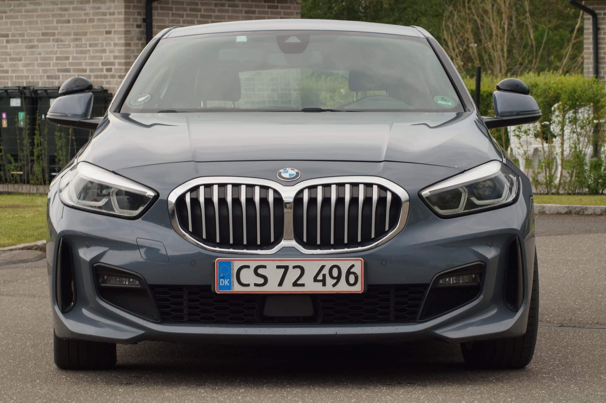 BMW 118i fra Andinas Køreskole i Aarhus – moderne og sikker skolevogn til køreundervisning i topklasse.